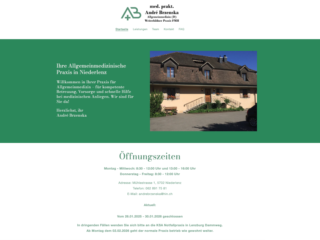 Alte Website arztpraxis-niederlenz.ch — veraltetes grünes Design ohne Responsive